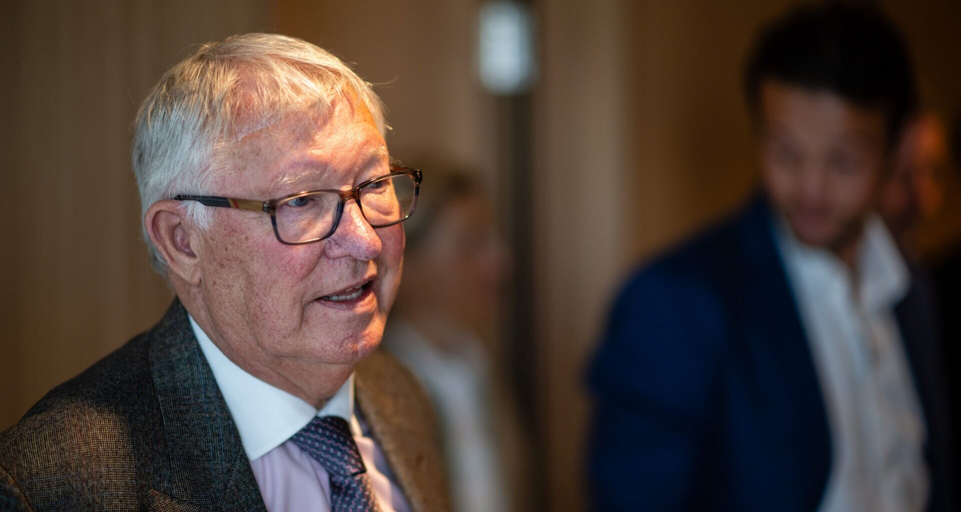 Mike Dean shares what everyone gets wrong about how Sir Alex Ferguson used to treat referees