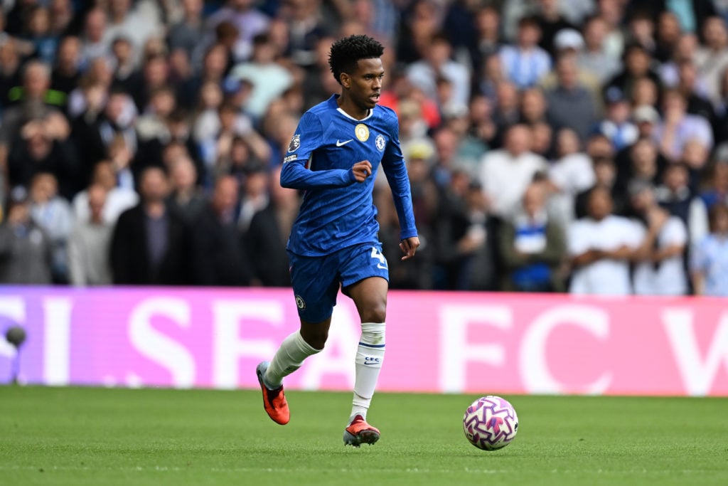 Estevao Willian dribbling with the ball during Chelsea against Brighton in the Premier League.