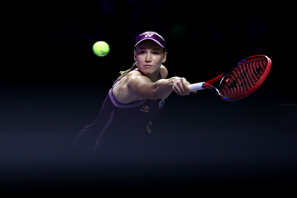 Experience prevails in Rybakina's win over Anisimova to begin her WTA Finals
