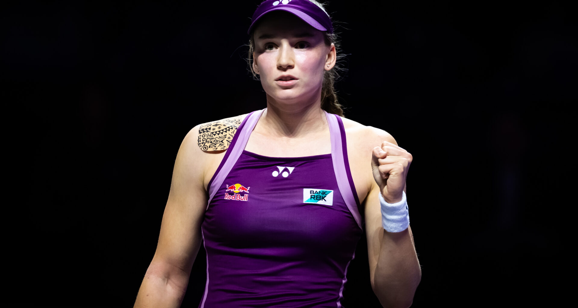 Rybakina takes down Sabalenka to close 2025 with WTA Finals crown