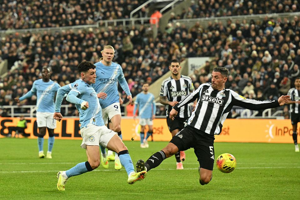 Phil Foden is tackled in the box by Fabian Schar during Newcastle United's Premier League game against Manchester City at St James' Park