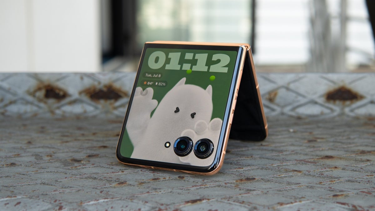 Grab the stylish Razr+ (2025) with a huge $300 discount