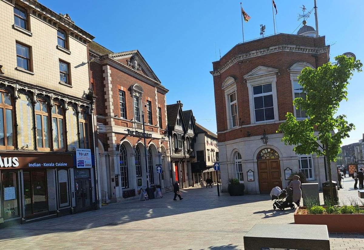 Police hunting gang after serious assault in Maidstone High Street
