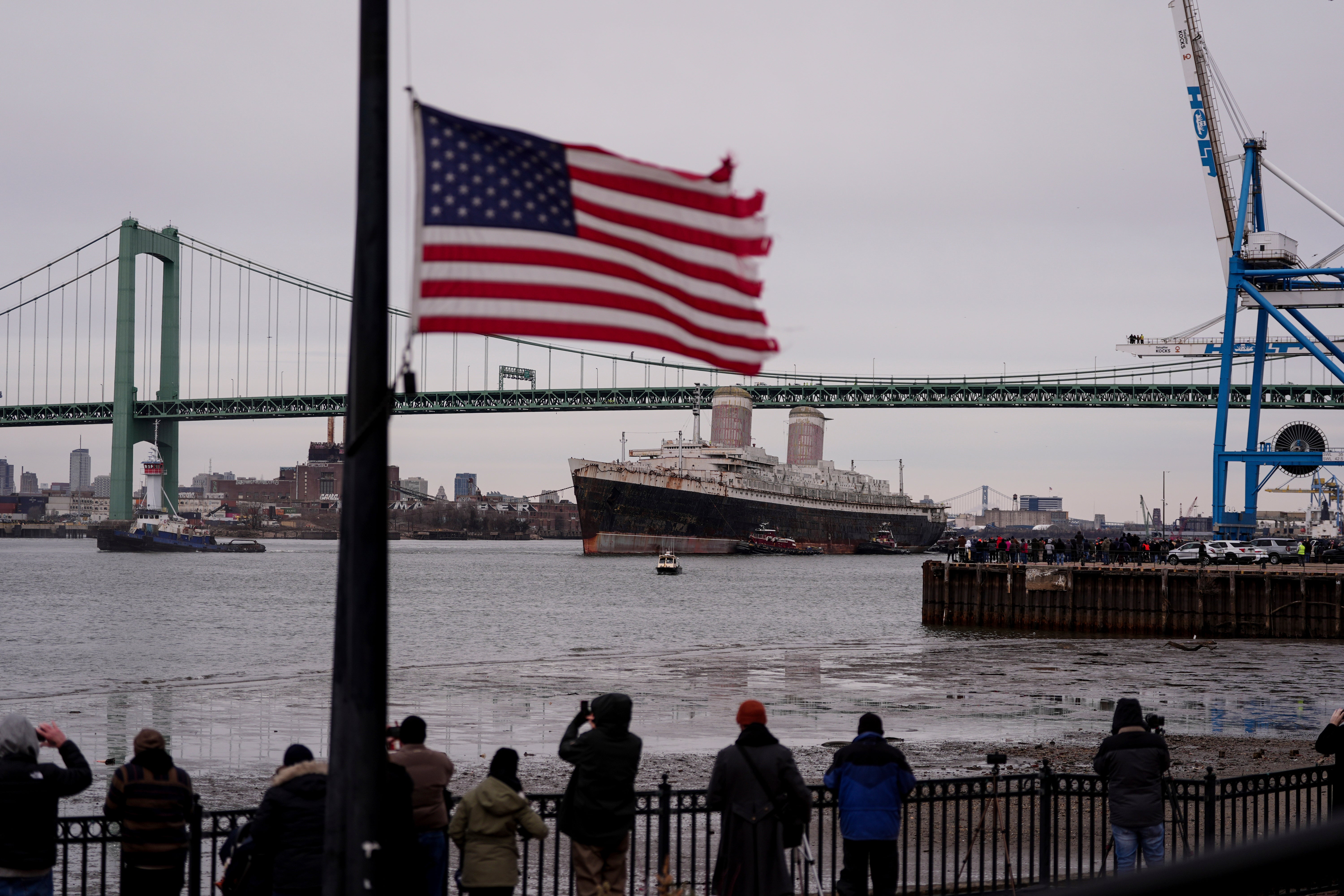 The SS United States is towed down the Delaware River between Pennsylvania and New Jersey, from Philadelphia, Wednesday, Feb. 19, 2025. (AP Photo/Matt Rourke)