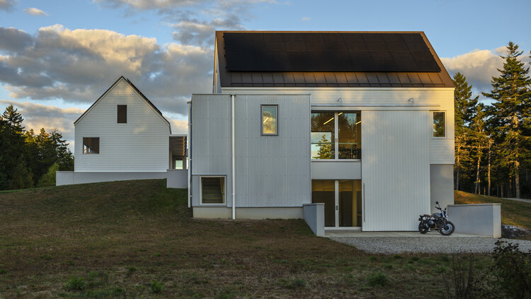 Studio-Workshop on a Hill / ElliottArchitects - Image 1 of 28