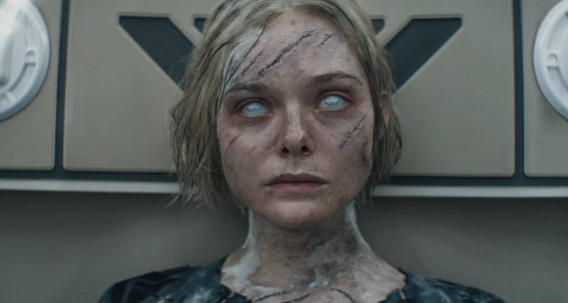 Elle Fanning in Predator: Badlands