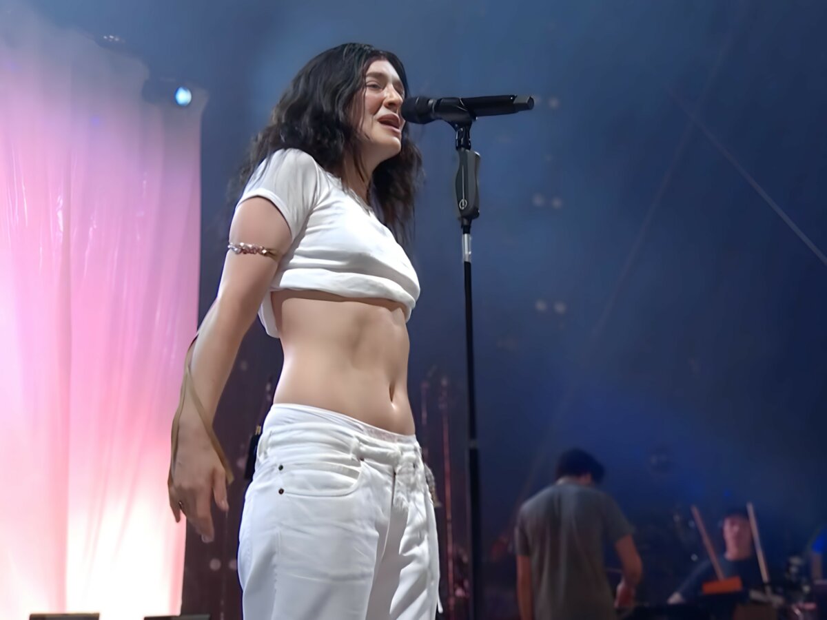 The journey Lorde went on to overcome stage fright