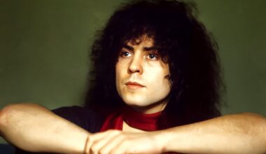 Who sings the female backing vocals on ‘20th Century Boy’?