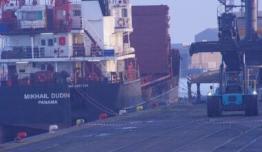 Greenpeace France Photographs Uranium Loaded on Ship for Export to Russia