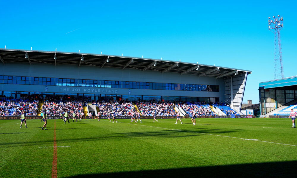 Oldham beat out Super League and Australian clubs to sign outside back pair