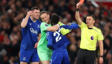 Idrissa Gueye is held back by Jordan Pickford and is sent off after slapping team-mate Michael Keane