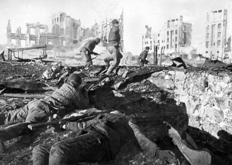 Battle of stalingrad, november 1942. (Photo by: Sovfoto/Universal Images Group via Getty Images)
