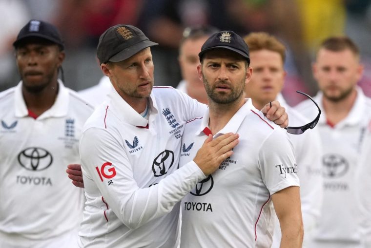 Cricket - The Ashes - Australia v England - First Test - Perth Stadium, Perth, Australia - November 22, 2025 England's Mark Wood and Joe Root look dejected after the match REUTERS/Asanka Brendon Ratnayake
