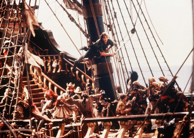 Editorial use only. No book cover usage. Mandatory Credit: Photo by Tristar/Amblin/Kobal/Shutterstock (5885013n) Hook (1991) Hook - 1991 Director: Steven Spielberg Tristar/Amblin USA Scene Still