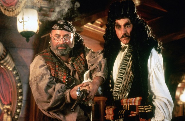 Editorial use only. No book cover usage. Mandatory Credit: Photo by Tristar/Amblin/Kobal/Shutterstock (5885013af) Bob Hoskins, Dustin Hoffman Hook - 1991 Director: Steven Spielberg Tristar/Amblin USA Scene Still