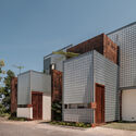 © Thomas Irsyad Villa Sipat & Sauh / Arkana Architects - Exterior Photography, Brick