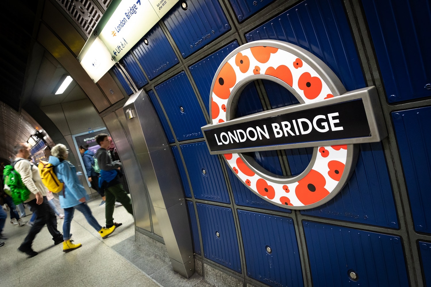 TfL Is Once Again Covering The Underground In Poppies In Honour Of Remembrance Day – Here's Which Stations You Can Find The Decorated Roundels