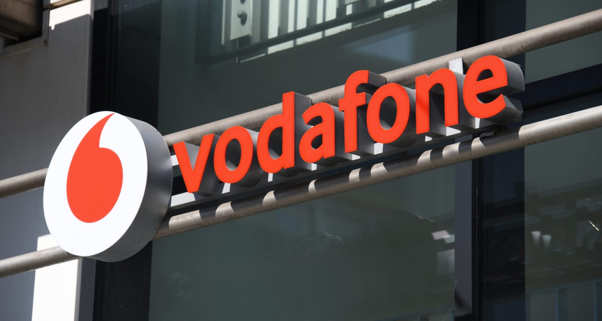 Vodafone advances in Germany, first dividend rise since 2018