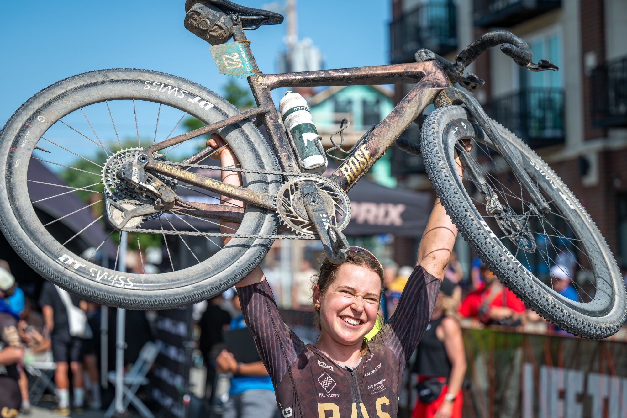 Karolina Migon wins the 2025 Unbound 200