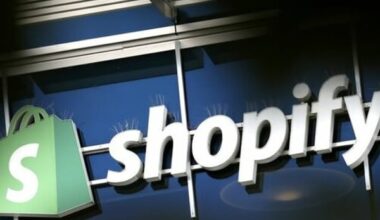Shopify expects strong holiday revenue, costs dent quarterly margins