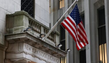 Markets steady as investors await overdue US economic data