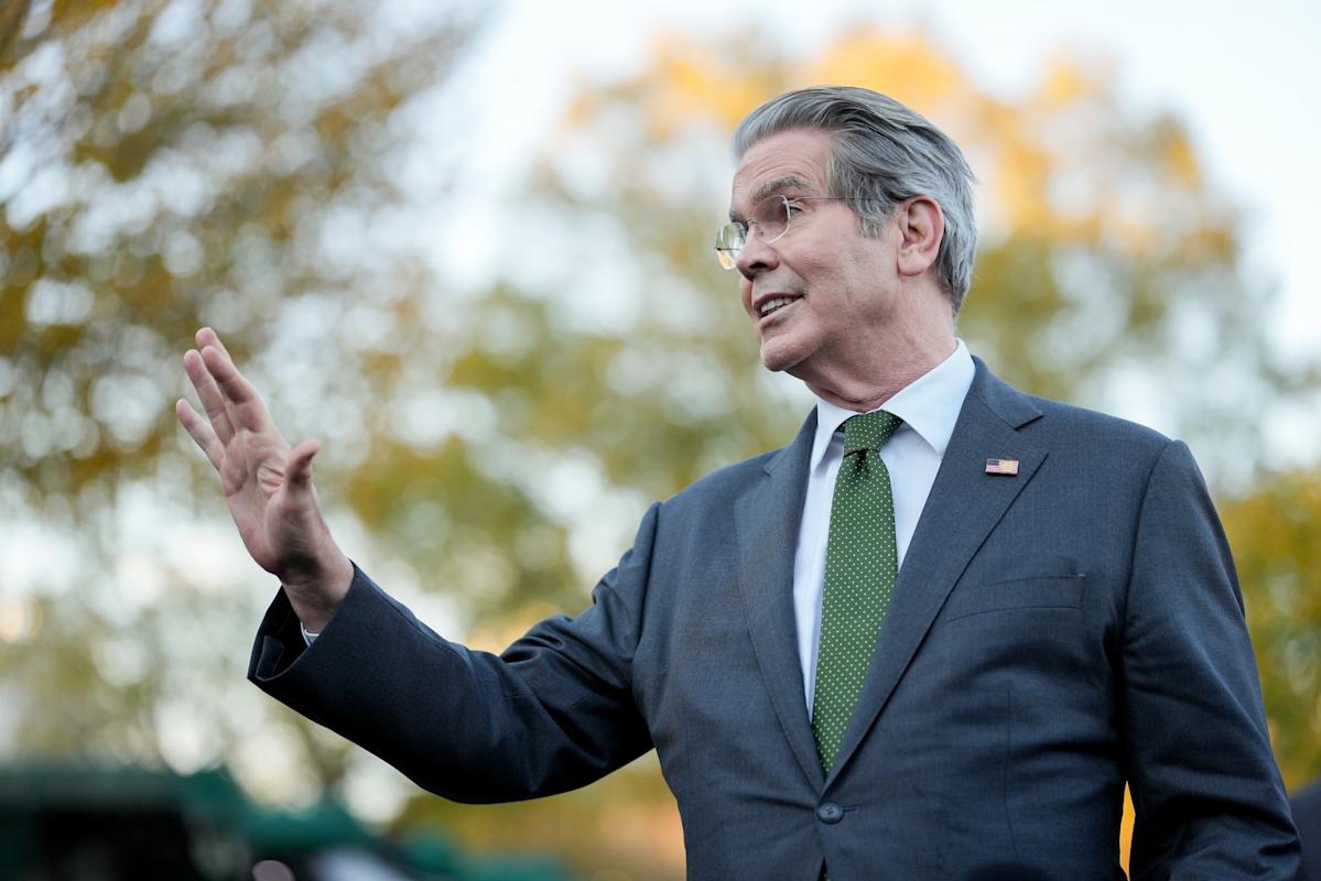 Bessent Deflects Inflation Concerns, Sees Better Times in 2026