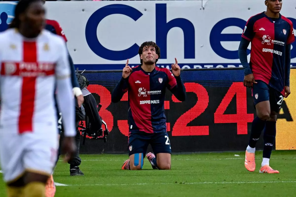 Cagliari's Gennaro Borrelli celebrates after scoring their side's first goal of the game during the Serie A soccer match between Cagliari Calcio and Genoa in Cagliari, Sardinia, Italy, Saturday, Nov. 22, 2025. (Gianluca Zuddas/LaPresse via AP)