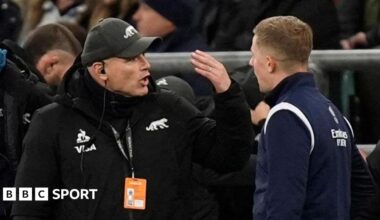 Felipe Contepomi speaks to officials