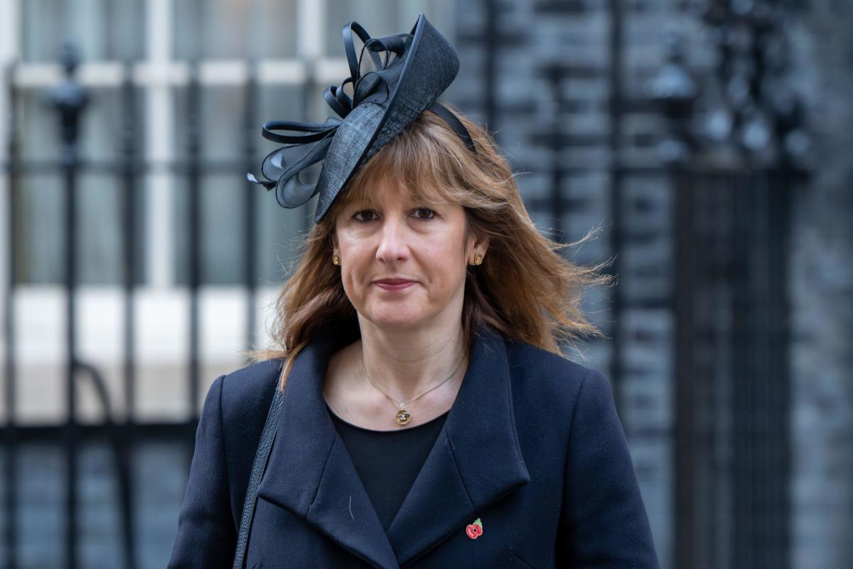 London slips as UK economy contracts in blow to Rachel Reeves ahead of budget