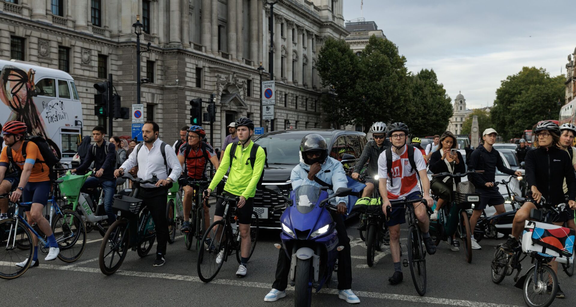 Cyclists experience more 'near misses' at rush hour, study of 317 hours of commuting shows