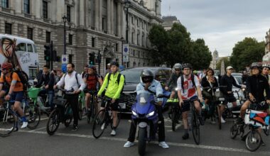 Cyclists experience more 'near misses' at rush hour, study of 317 hours of commuting shows