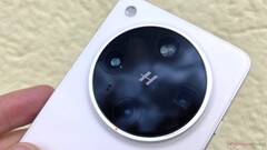 Following the Oppo Find X8 Ultra (pictured here) and the Oppo Find X9 Ultra, an Oppo Find X10 Ultra with a dual 200 MP periscope telephoto lens may follow. (Image source: Notebookcheck)