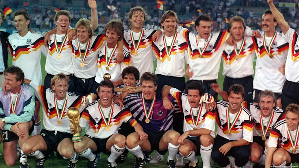 Italia 1990 - West Germany started wearing this jersey in the 1988 European Championship, which the still divided country hosted. Two years later, West and East Germany were just months from becoming one country, and players from both sides featured in the national team that won the 1990 World Cup in Italy.<span class="copyright">picture-alliance/dpa/F. Leonhardt</span>