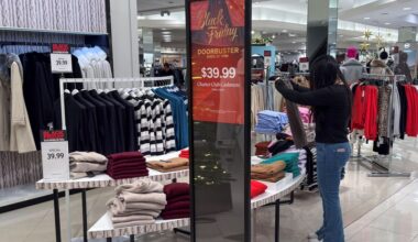 AI helps drive record $11.8 billion in Black Friday online spending