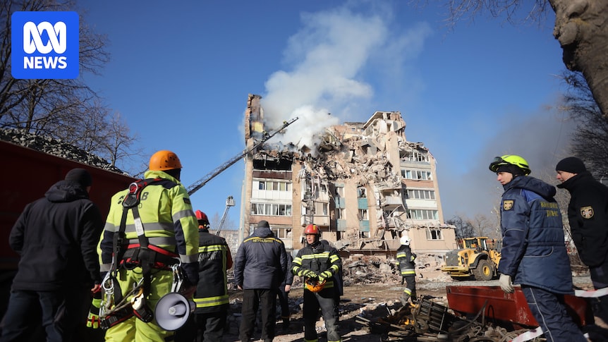 Russian barrage kills 20 in Ukraine city as Zelenskyy holds talks with Turkish leader