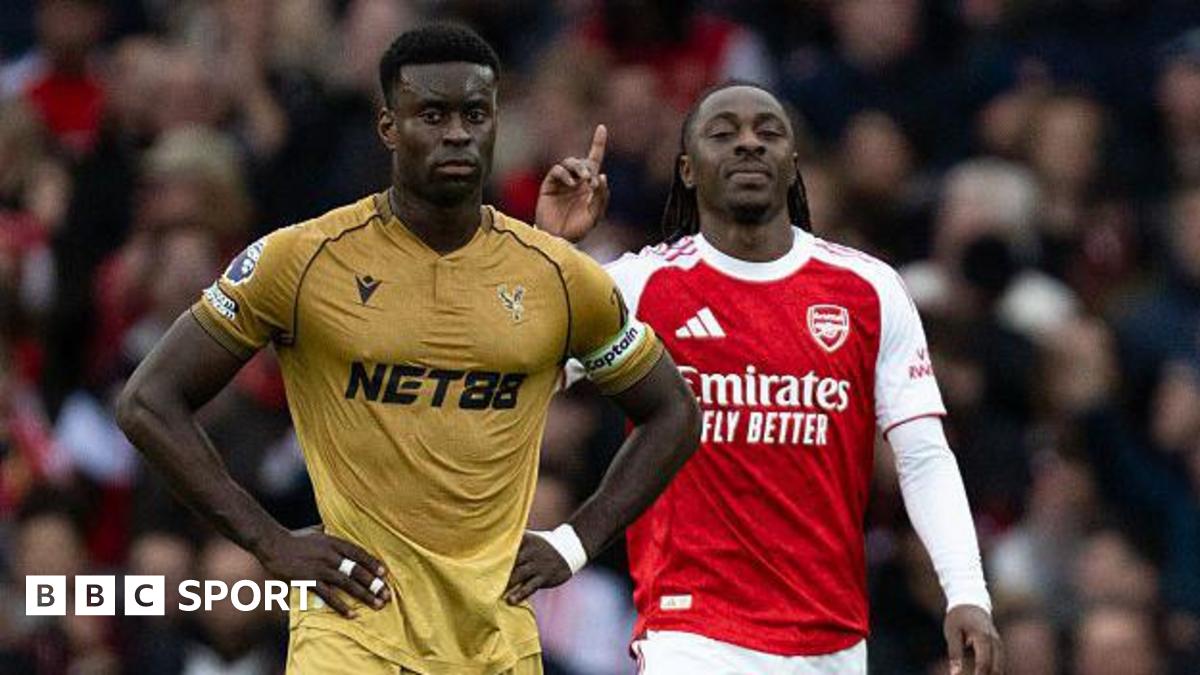Marc Guehi and Eberechie Eze on the pitch as Arsenal beat Crystal Palace 1-0 in the Premier League on 26 October