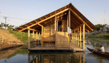 natura futura revives floating neighborhood of 'raft' homes in ecuador