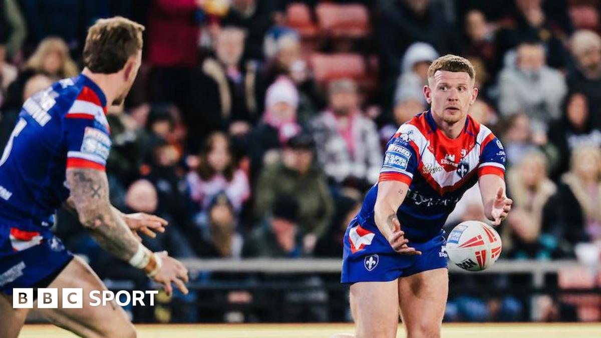 Oliver Russell in action for Wakefield