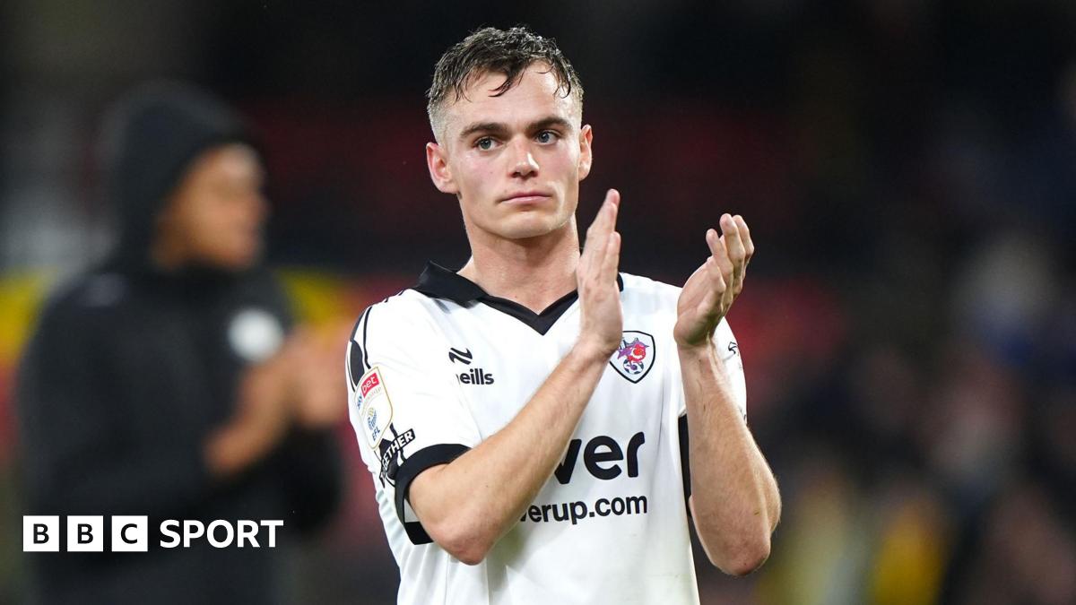 Scott Twine claps his hands at the end of a match
