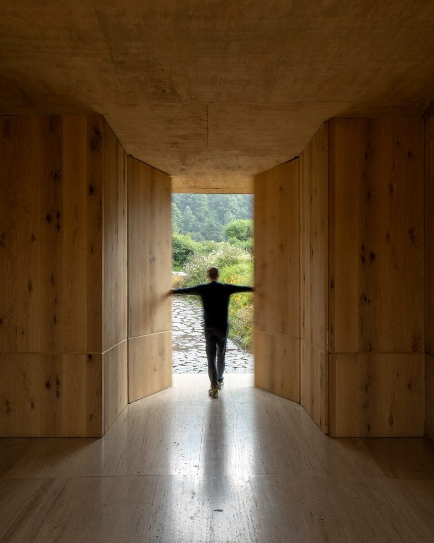 Wooden door on Canales house