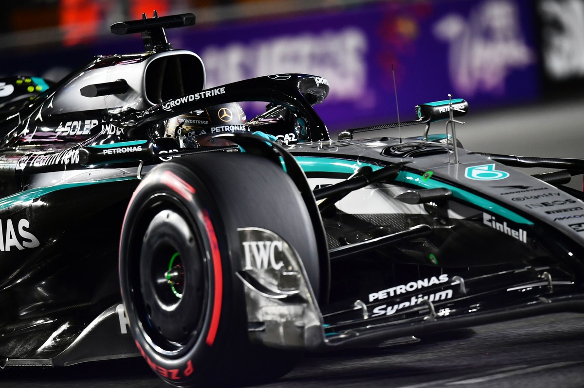 Russell tops FP3 from Verstappen as both McLarens hit trouble