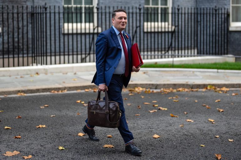 LONDON, ENGLAND - NOVEMBER 4: Britain's Secretary of State for Health and Social Care, Wes Streeting, leaves after attending the weekly meeting of ministers in His Majesty's Government at 10, Downing Street on November 4, 2025 in London, England. (Photo by Carl Court/Getty Images)