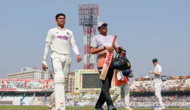 gill-suffered-from-a-neck-spasm-immediately-after-executing-a-sweep-shot