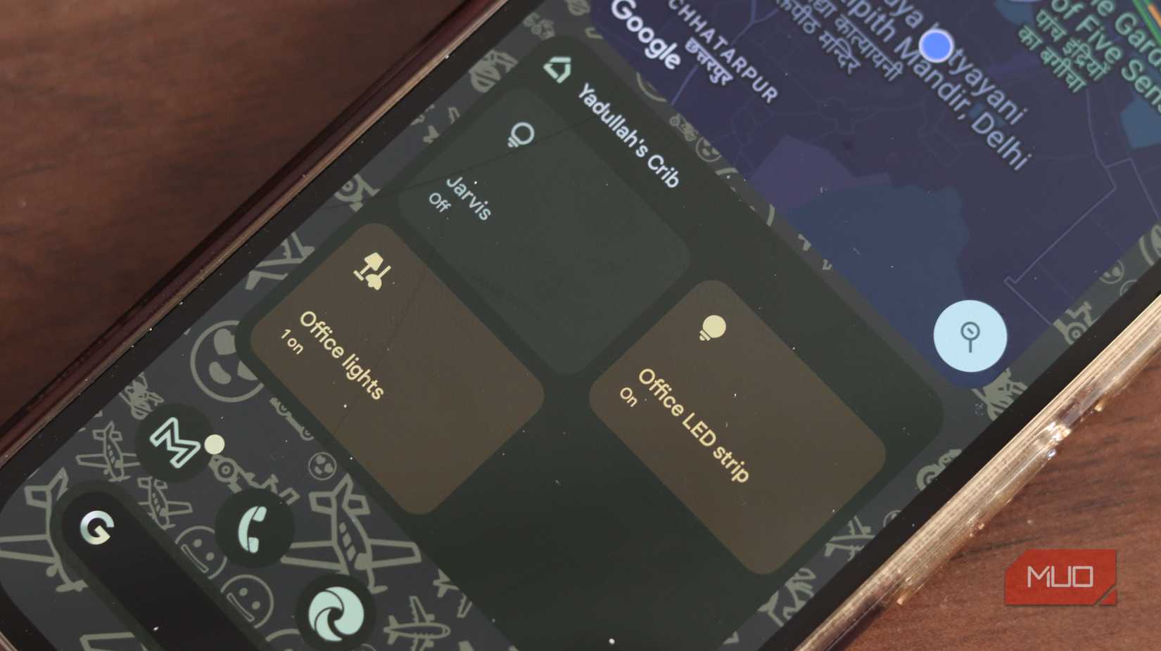 Google Home favourites widget with smart home lights.