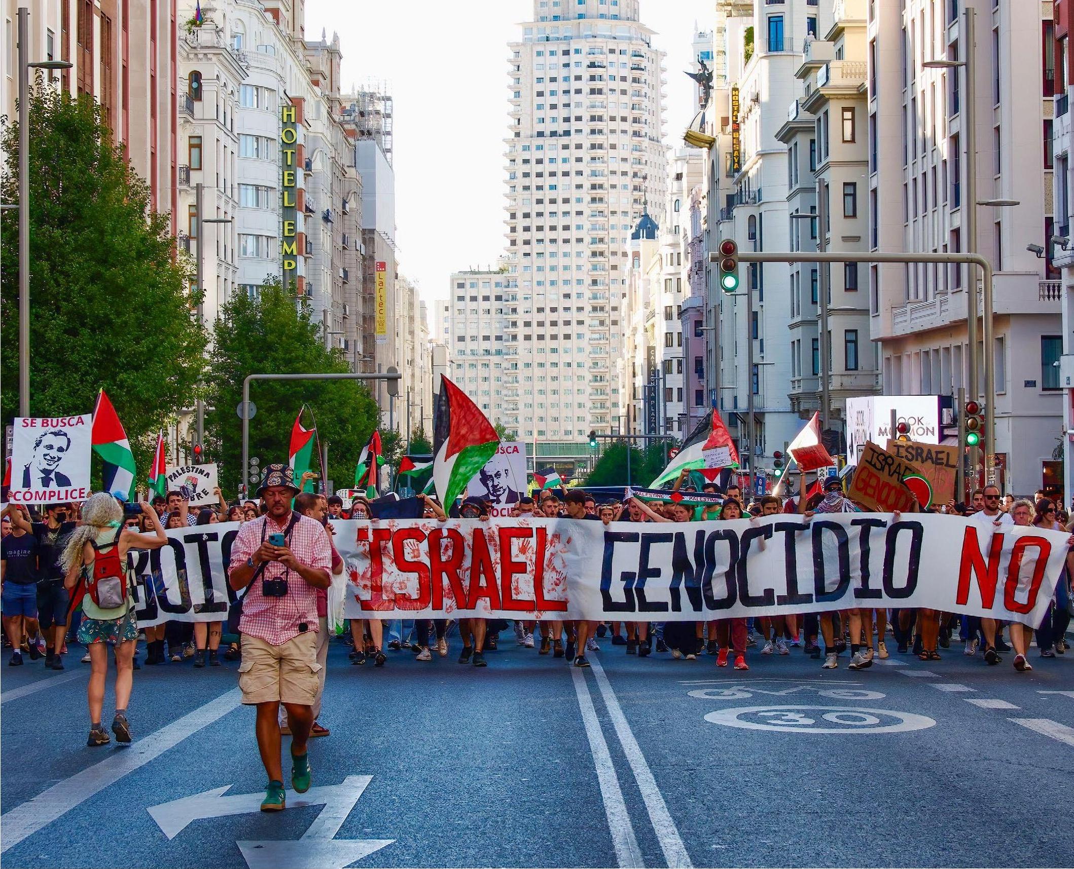 A banner at the Vuelta condemning Israeli genocide