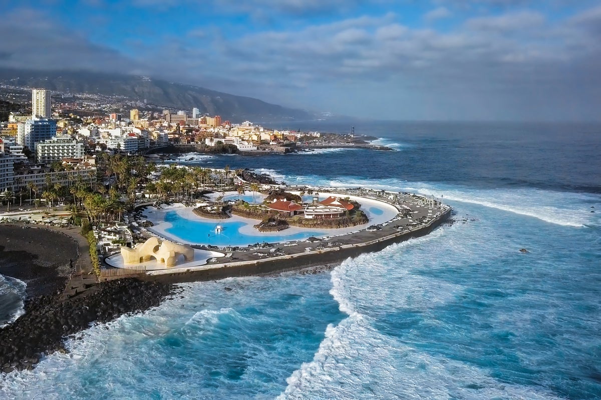 Three dead and 15 injured in tidal surge on Spanish island of Tenerife