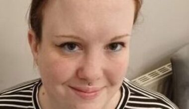 Family mourn 'beautiful and kind' daughter, 34, stabbed at bus stop | News UK