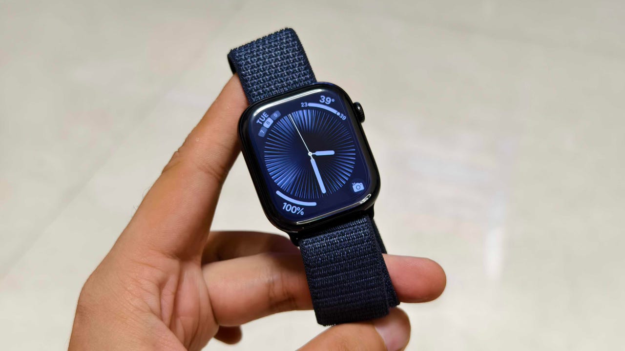 Apple Watch Series 10 in Jet Black.