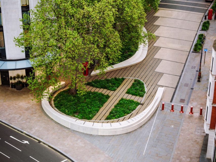 Undulating seating on the Strand