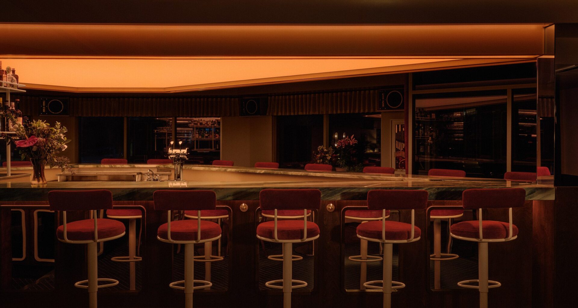 Limousine by Ivy Studio